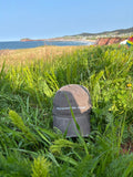 Casquette grise et blanche