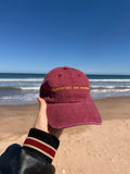 Casquette bourgogne et jaune