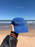 Casquette bleu et pêche