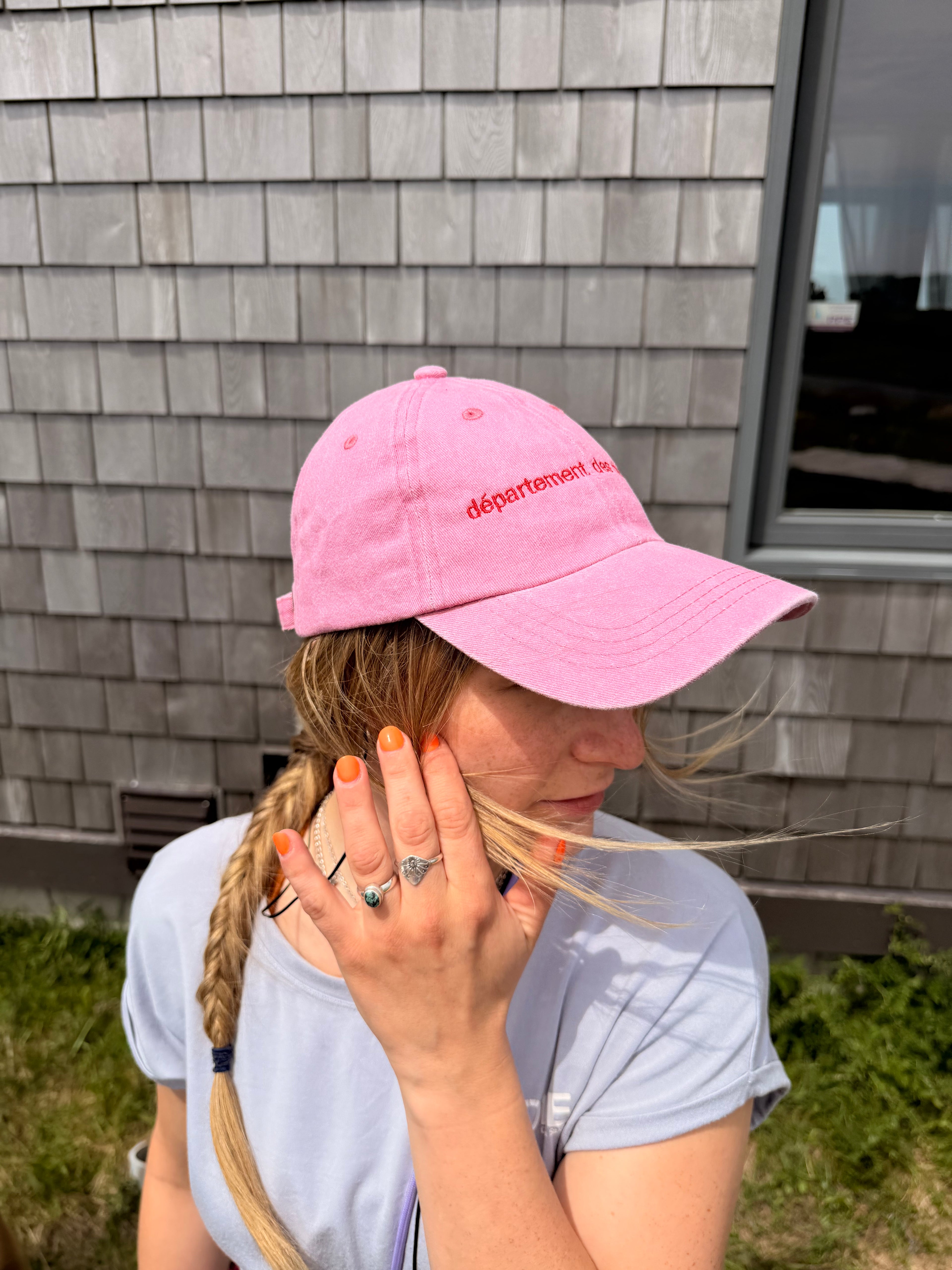 Casquette rose et rouge